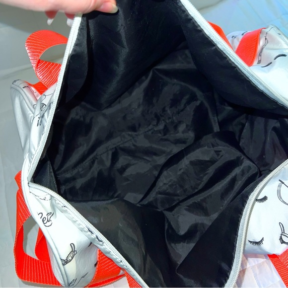 🛟 BENEFIT COSMETICS Weekender/Gym Duffle Bag - Picture 5 of 11